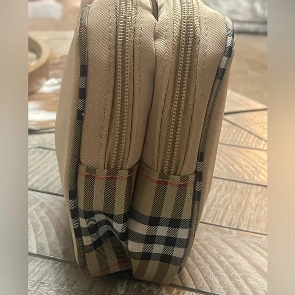 Burberry Cosmetic Bag Bundle - Picture 4 of 8
